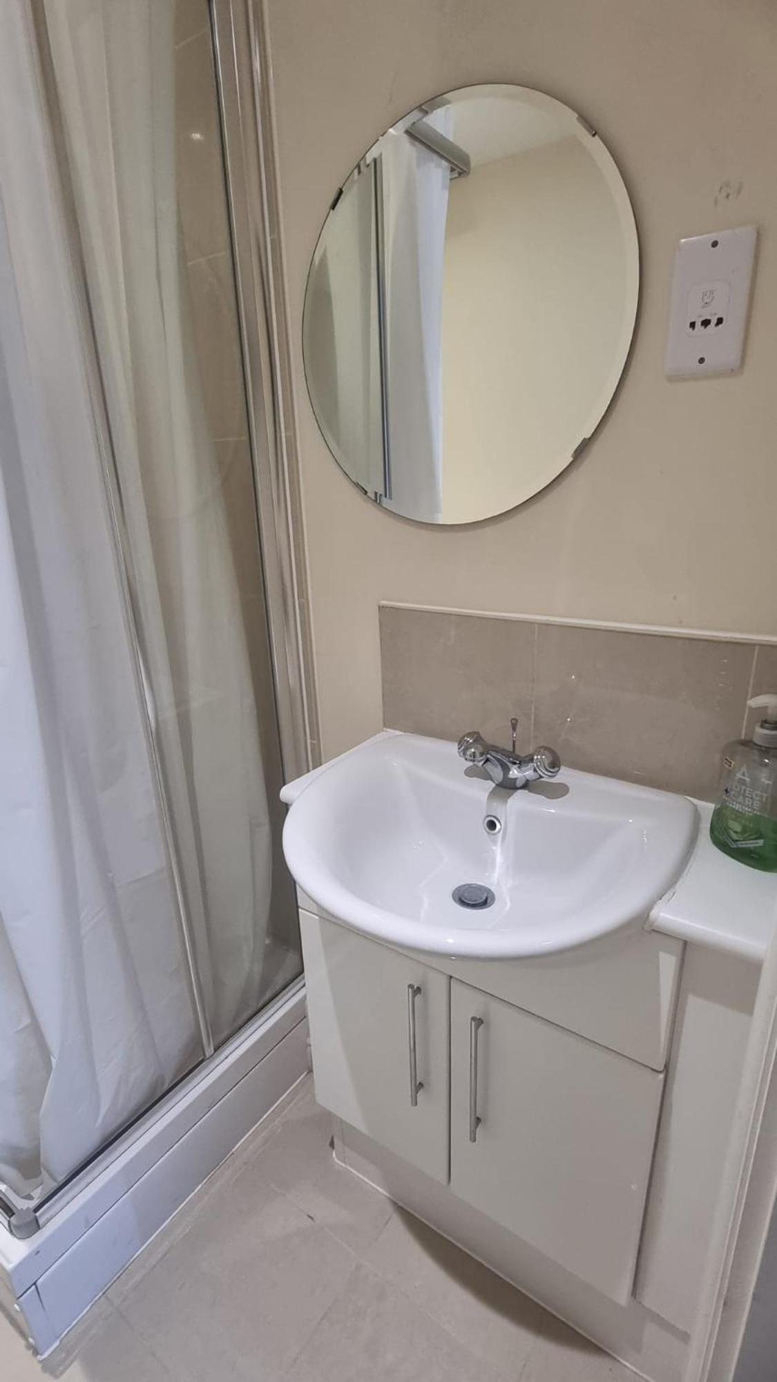 Central Spacious And Secure With A Double Bed Edgware Kültér fotó